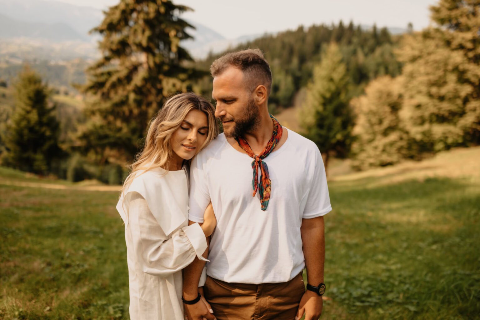 Spring Fling: 15 Fun and Adorable Photoshoot Ideas for Lovebirds in 2025