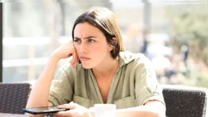 10 Quirky Habits That Sneak In When Trust Takes a Vacay from Your Relationship