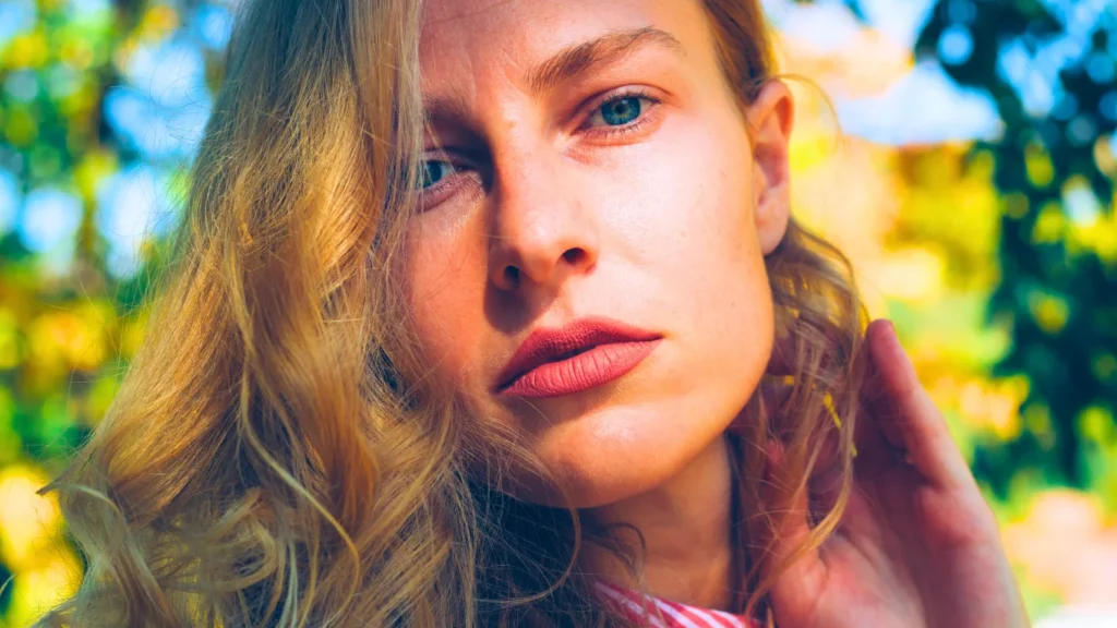 Smart Women Who Know How to Spot Red Flags Before They Wave Hello